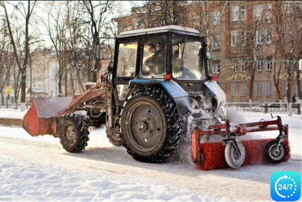 Уборка снега трактором районе Вешняки ⭐